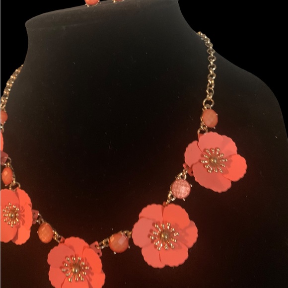 Set of Necklace and Earrings - Coral Color - Picture 3 of 6